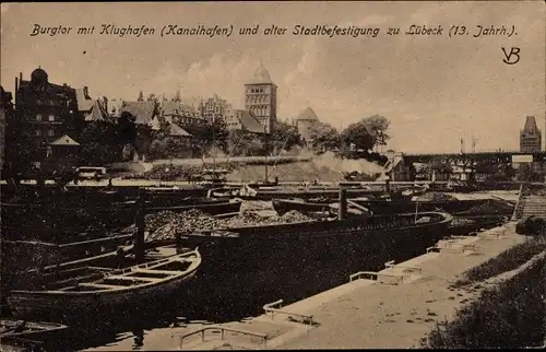 Ak Hansestadt Lübeck, Burgtor mit Kanalhafen und alter Stadtbefestigung