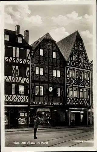 Ak Trier an der Mosel, Alte Häuser am Markt