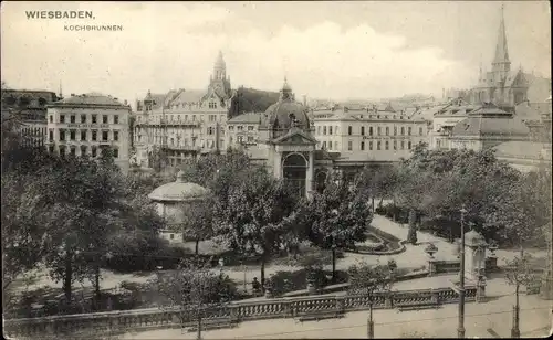 Ak Wiesbaden in Hessen, Kochbrunnen, Denkmal, Kirche