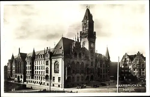 Ak Saarbrücken im Saarland, Rathaus, Passanten