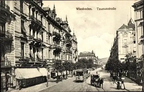 Ak Wiesbaden in Hessen, Taunusstraße, Straßenbahn, Pferdekutsche