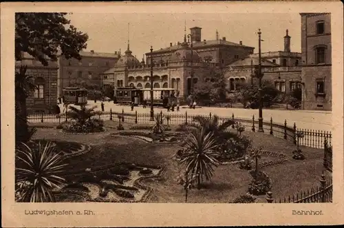 Ak Ludwigshafen am Rhein, Bahnhof, Parkanlage, Straßenbahn