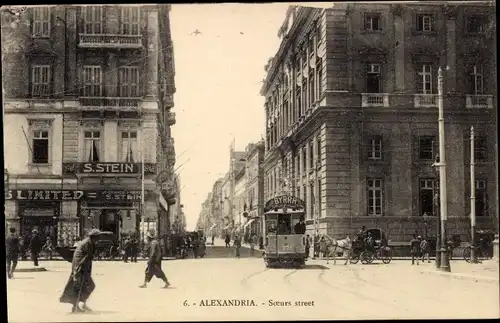 Ak Alexandria Ägypten, Soeurs street, Straßenbahn, Straßenszene