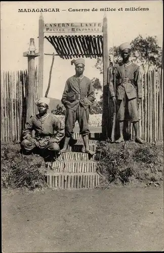 Ak Madagaskar, Caserne de milice et miliciens, Kaserne, Soldaten