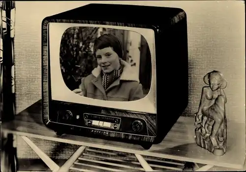 Foto Ak Fernseher, Fernsehtisch, Kind, Film, Plastik