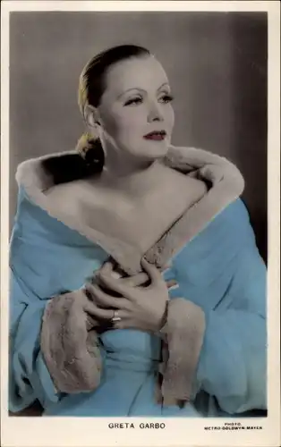 Ak Schauspielerin Greta Garbo, Portrait, Mantel