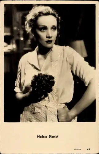 Ak Schauspielerin und Sängerin Marlene Dietrich, Portrait