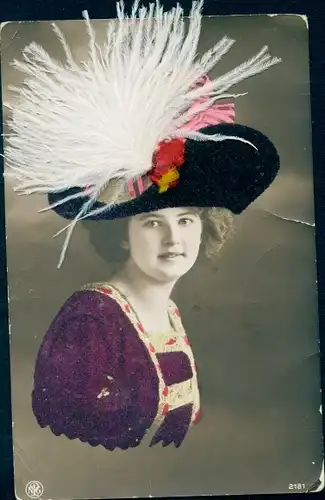 Stoff Ak Portrait einer Frau, Feder-Hut