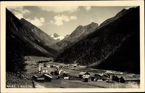 Ak Gries Längenfeld Sulztal Tirol, Panorama, Ort im Tal, Wälder, Stubaier Alpen