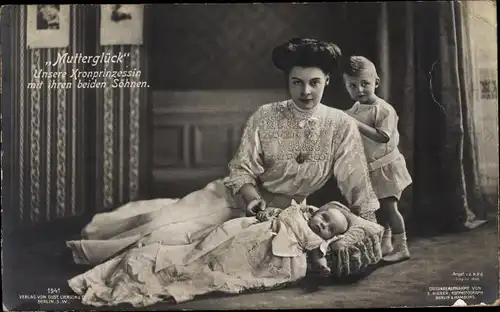 Ak Kronprinzessin Cecilie von Preußen mit ihren beiden Söhnen