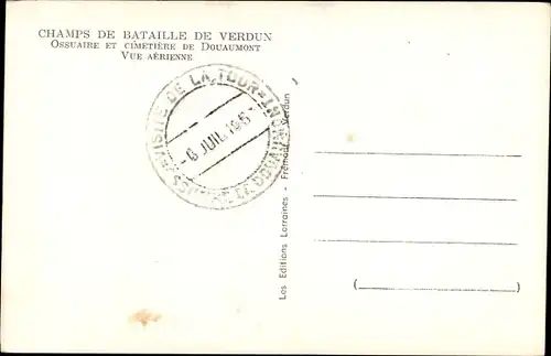 Ak Douaumont Lothringen Meuse, Champs de Bataille de Verdun, Ossuaire et Cimetière, Vue Arienne