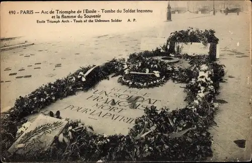 Ak Paris VIII Arc de Triomphe de l’Étoile, Tombe du Soldat Inconnu et la flamme