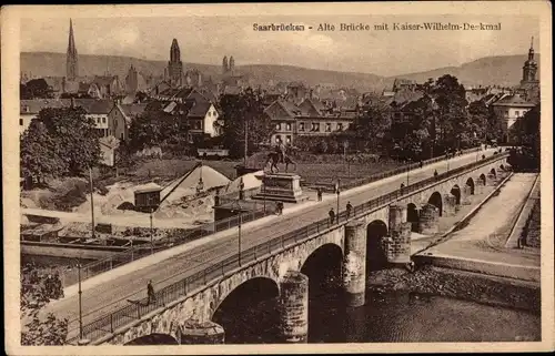 Ak Saarbrücken im Saarland, Alte Brücke mit Kaiser-Wilhelm-Denkmal, Ortsansicht