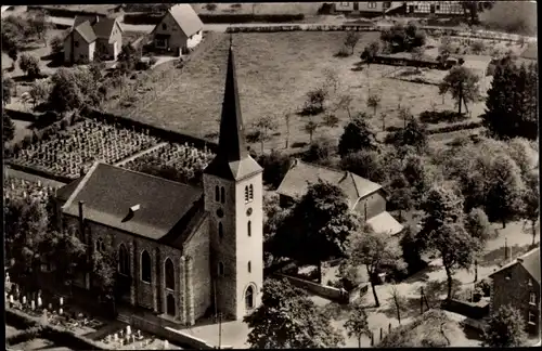 Ak Roetgen in der Eifel, Kath. Kirche, Fliegeraufnahme
