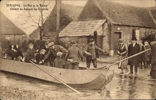 Ak Seraing Wallonien Lüttich, Le Roi et la Reine visitent en barque les Sinistres, Hochwasser