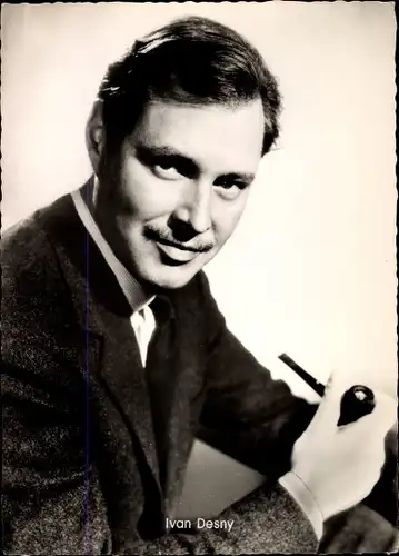 Ak Schauspieler Ivan Desny, Portrait mit Pfeife