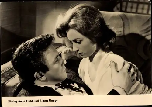 Ak Schauspieler Shirley Anne Field und Albert Finney, Portrait