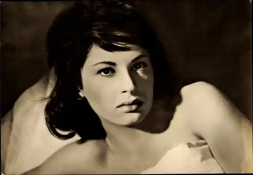 Ak Schauspielerin Erika Szegedi, Dunkel bei Tageslicht, Portrait