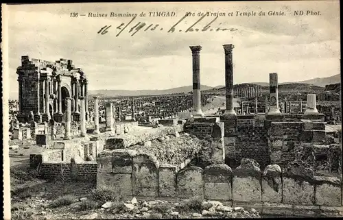 Ak Timgad Algerien, Ruines Romaines, Arc de Trajan, Temple du Genie, Trajansbogen, Geniustempel