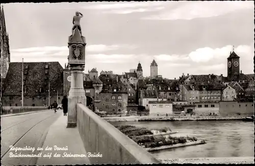 Ak Regensburg an der Donau Oberpfalz, Brückenwall auf der Steinernen Brücke