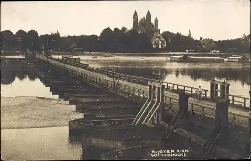 Foto Ak Speyer am Rhein, Schiffbrücke