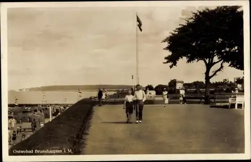 Ak Ostseebad Brunshaupten Kühlungsborn, Partie an der Promenade