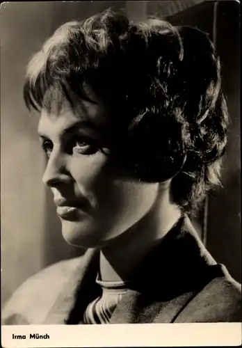 Ak Schauspielerin Irma Münch, DEFA, Strörenfriede, Teufelskreis, Portrait