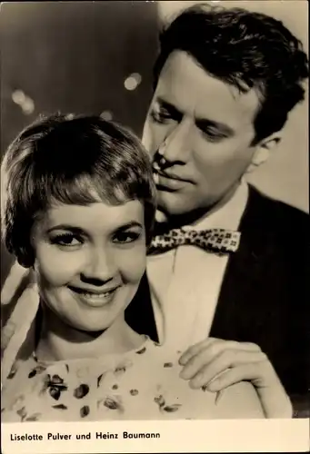 Ak Schauspieler Liselotte Pulver und Heinz Baumann, Portrait, Das Spukschloss im Spessart