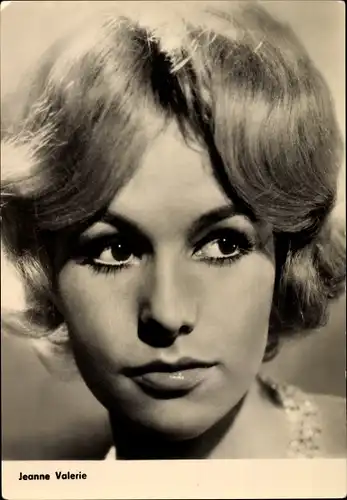 Ak Schauspielerin Jeanne Valerie, aus dem Film Julia, du bist zauberhaft, Portrait