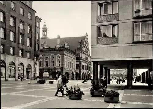 Ak Leipzig, Alte Handelsbörse, Altes Rathaus, Straßenszene