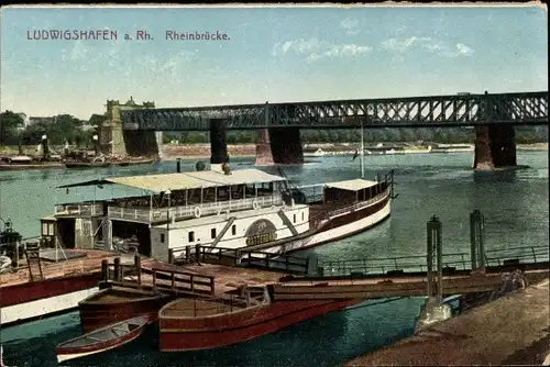 Ak Ludwigshafen am Rhein, Blick auf die Rheinbrücke, Salondampfer am Anleger