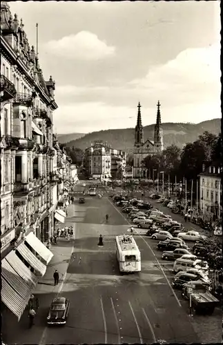 Ak Baden Baden am Schwarzwald, Straßenpartie, Bus, Kirche