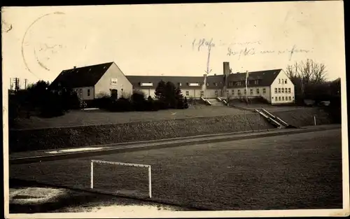 Foto Ak Werdau an der Pleiße in Sachsen, Landessportschule mit Fußballfeld