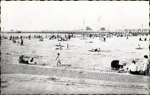 Ak Oostende Ostende Westflandern, klein Strand en staketsel