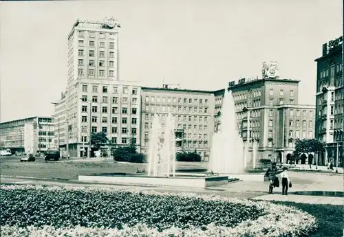 Ak Leipzig in Sachsen, Roßplatz, Springbrunnen, Passanten