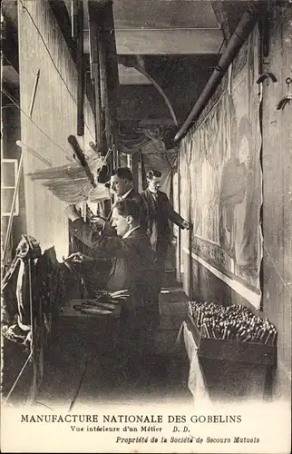 Ak Paris XIII, Manufacture Nationale des Gobelins, Vue interieur d'un Metier, Fabrik, Arbeiter