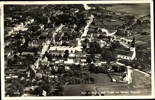 Ak Köping Schweden, med Torget och Kyrkan, Fliegeraufnahme