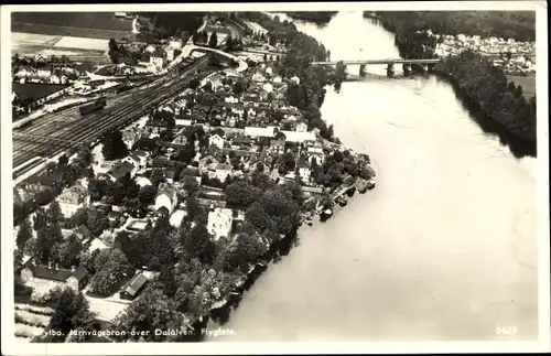 Ak Krylbo Avesta Schweden, Järnvägsbron over Daläven, Eisenbahnbrücke, Fliegeraufnahme