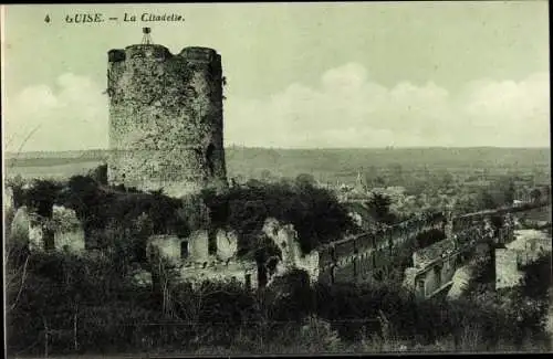 Ak Guise Aisne, La Citadelle, Festungsmauern, Alter Turm