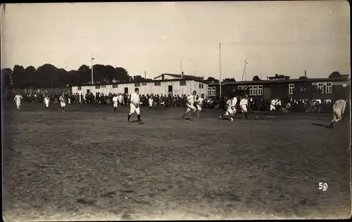 Foto Ak Ohrdruf in Thüringen, Kriegsgefangenenlager, Kriegsgefangene beim Fußballspiel