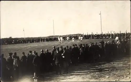 Foto Ak Ohrdruf in Thüringen, Kriegsgefangenenlager, Kriegsgefangene beim Sport