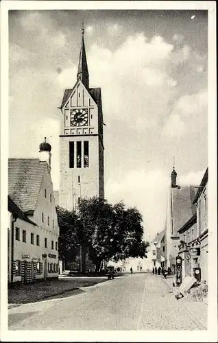 Ak Neustadt an der Donau Niederbayern, Kirche, Uhrenturm, Straßenpartie