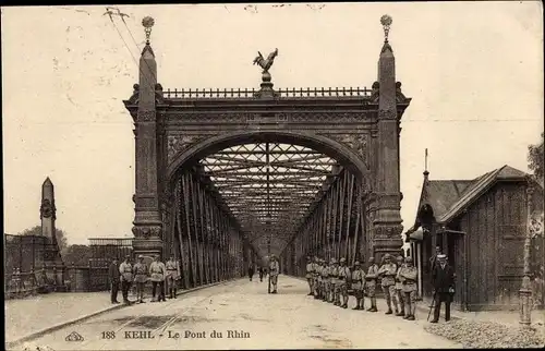 Ak Kehl am Rhein, Soldaten an der Rheinbrücke