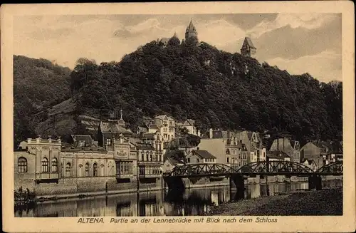 Ak Altena in Westfalen, Partie an der Lennebrücke mit Blick nach dem Schloss