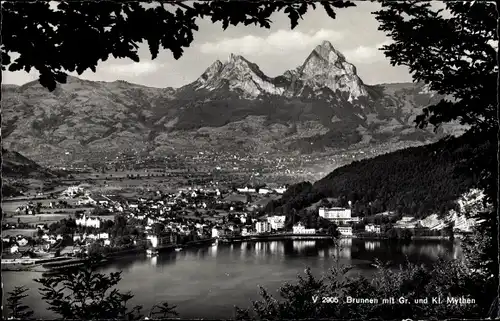 Ak Brunnen Kt Schwyz, Brunnen mit Gr. und Kl. Mythen, See, Berge, Panorama