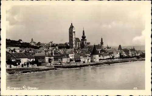 Foto Ak Stein Krems an der Donau in Niederösterreich, Flusspartie mit Blick auf die Stadt