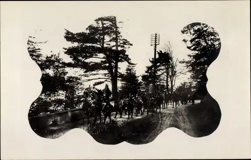 Foto Ak Graz Steiermark?, Anenstraße, Marschierende Männer, Fahne