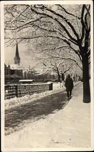 Foto Ak Zürich Stadt Schweiz, Stadtansicht, Kirchturm, Winterszene