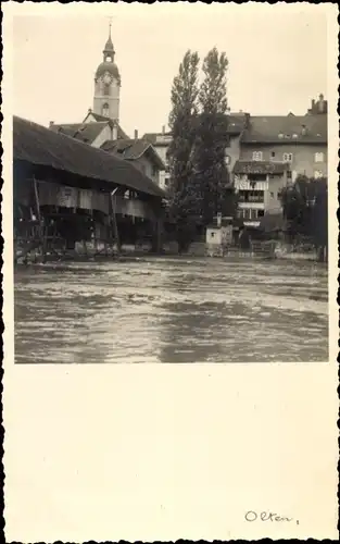 Foto Ak Olten Kanton Solothurn, Turm, Uhr, Wasserpartie