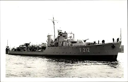 Foto Ak Deutsches Kriegsschiff F 212